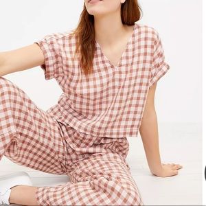 NWT Lou & Grey linen v-neck top